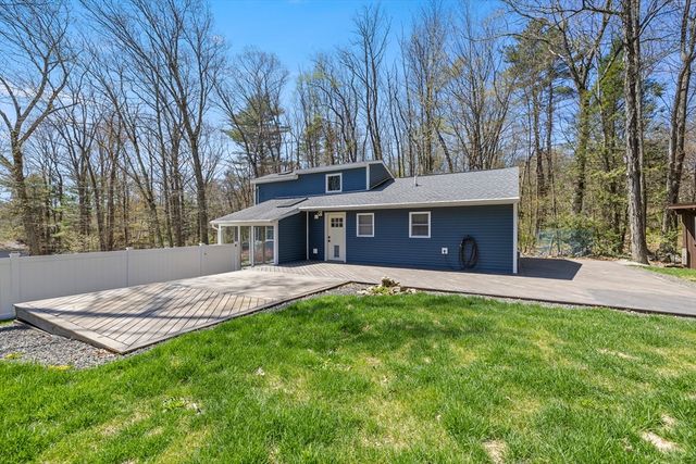 18 Oak Ridge Dr, Charlton, MA 01507