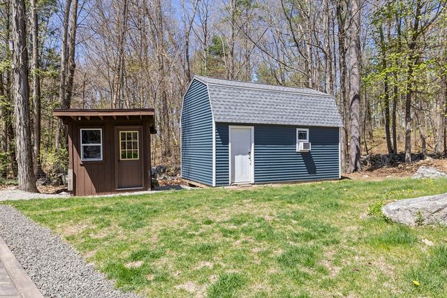 18 Oak Ridge Dr, Charlton, MA 01507