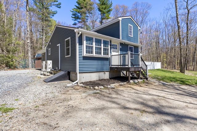 18 Oak Ridge Dr, Charlton, MA 01507