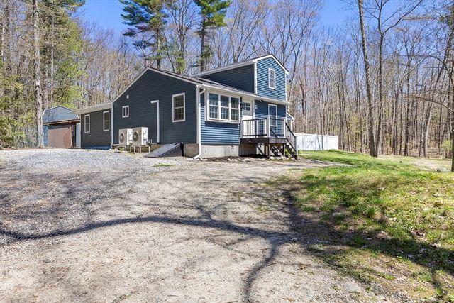 18 Oak Ridge Dr, Charlton, MA 01507
