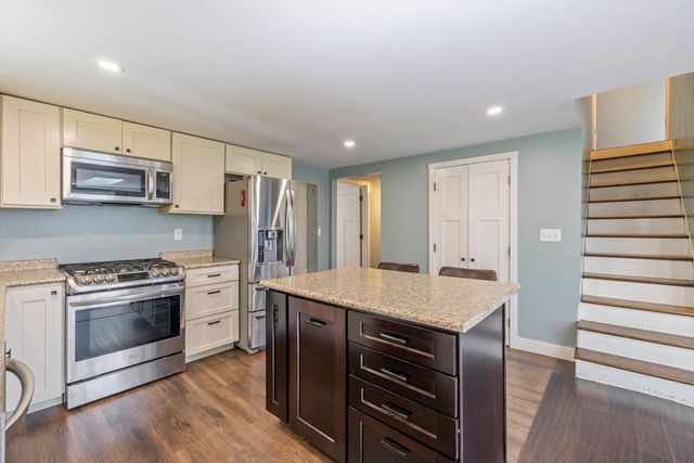 18 Oak Ridge Dr, Charlton, MA 01507