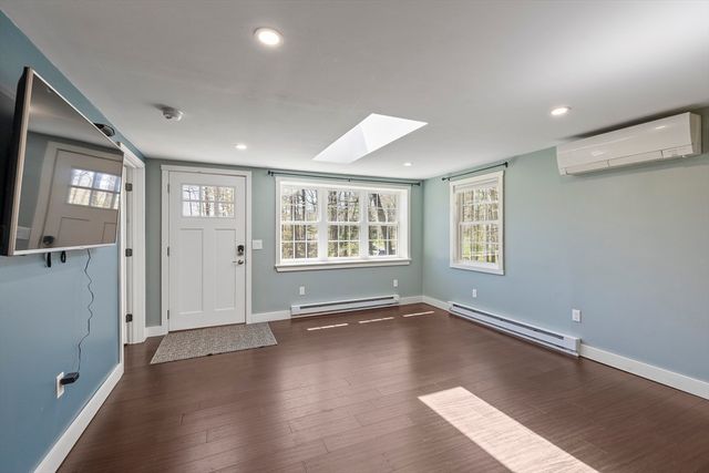 18 Oak Ridge Dr, Charlton, MA 01507