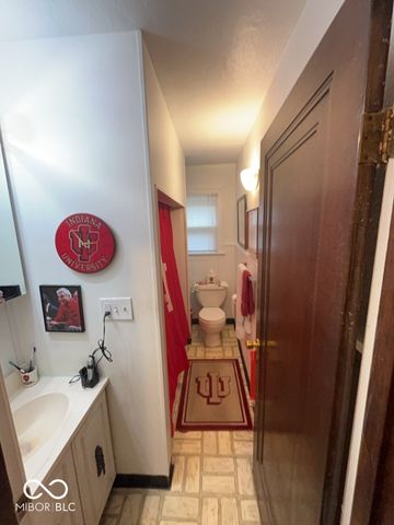 4910 E 10th Street, Indianapolis, IN 46201