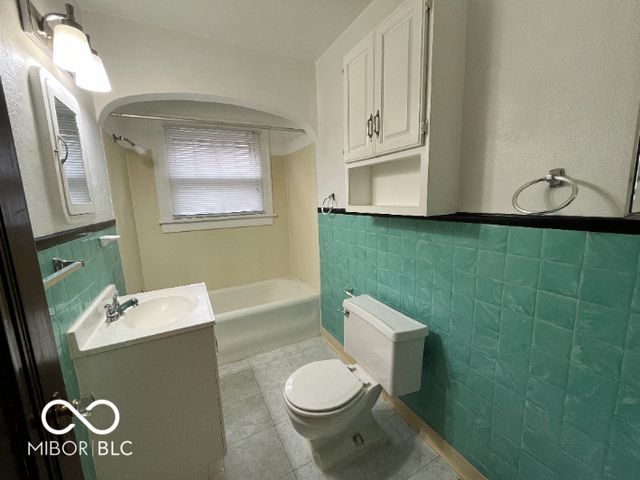 4910 E 10th Street, Indianapolis, IN 46201