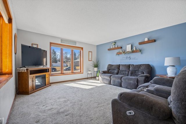 822 SE 10th Street, Ankeny, IA 50021