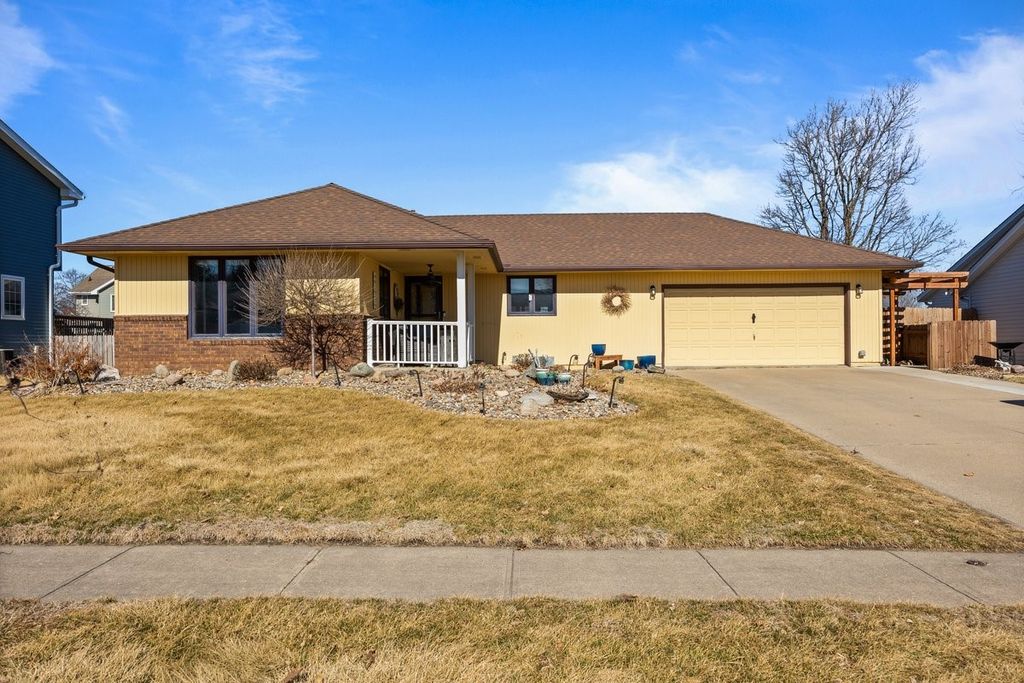 822 SE 10th Street, Ankeny, IA 50021