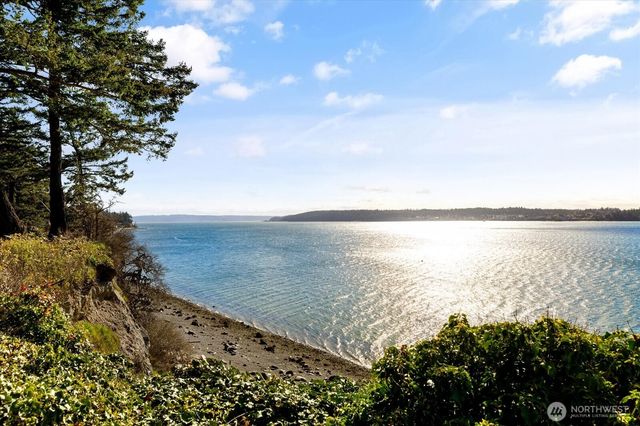 1677 Penn Cove Road, Oak Harbor, WA 98277