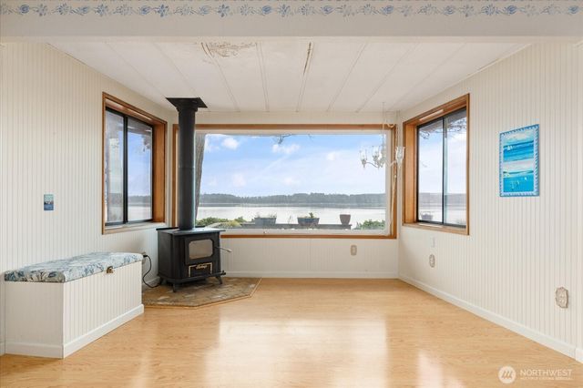 1677 Penn Cove Road, Oak Harbor, WA 98277