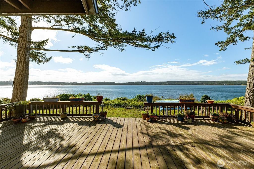 1677 Penn Cove Road, Oak Harbor, WA 98277
