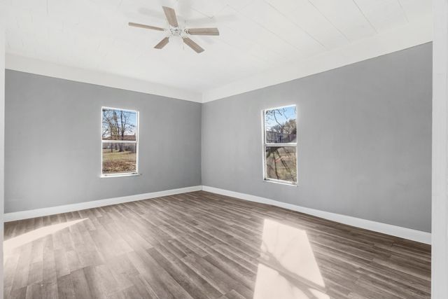 1716 Maple Avenue, Paris, TX 75460