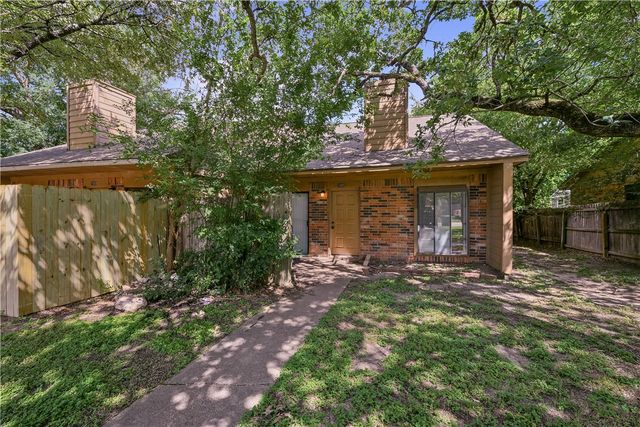 2800, 1001, 1003, 1005 Forest Bend Drive, Bryan, TX 77801