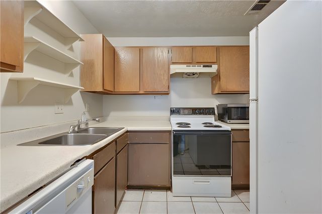 2800, 1001, 1003, 1005 Forest Bend Drive, Bryan, TX 77801
