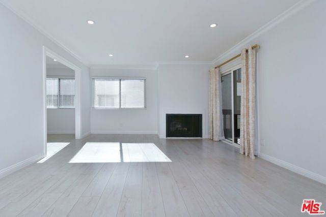 13942 Oxnard Street, Los Angeles, CA 91401