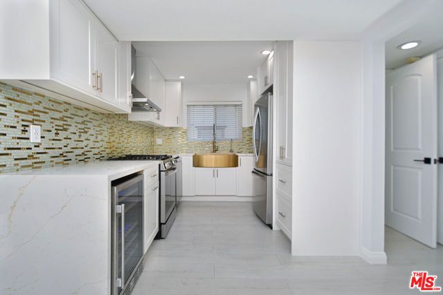 13942 Oxnard Street, Los Angeles, CA 91401