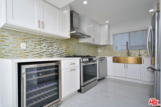 13942 Oxnard Street, Los Angeles, CA 91401