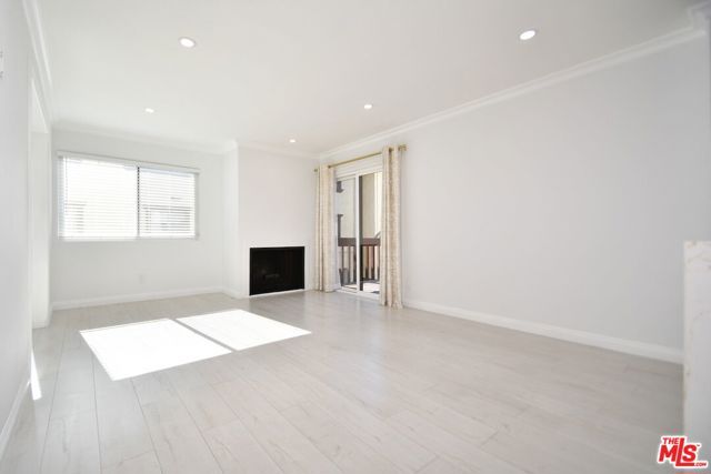 13942 Oxnard Street, Los Angeles, CA 91401