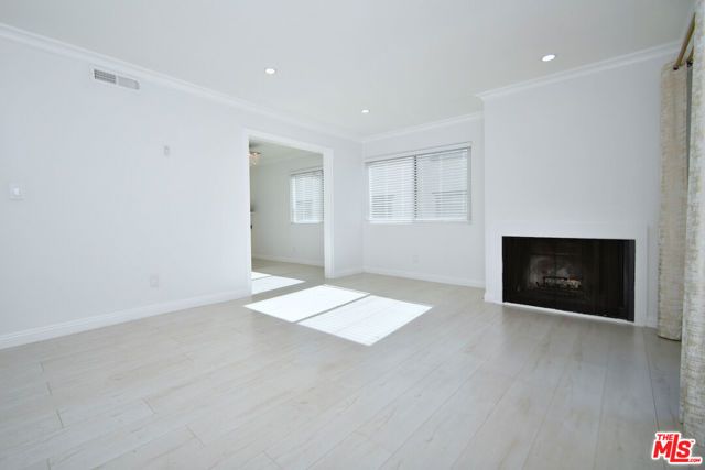 13942 Oxnard Street, Los Angeles, CA 91401