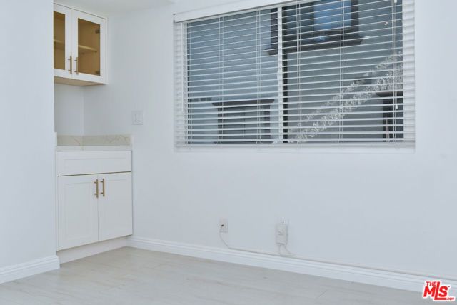 13942 Oxnard Street, Los Angeles, CA 91401