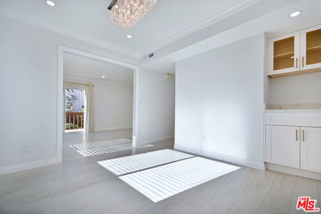 13942 Oxnard Street, Los Angeles, CA 91401