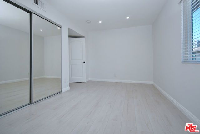 13942 Oxnard Street, Los Angeles, CA 91401