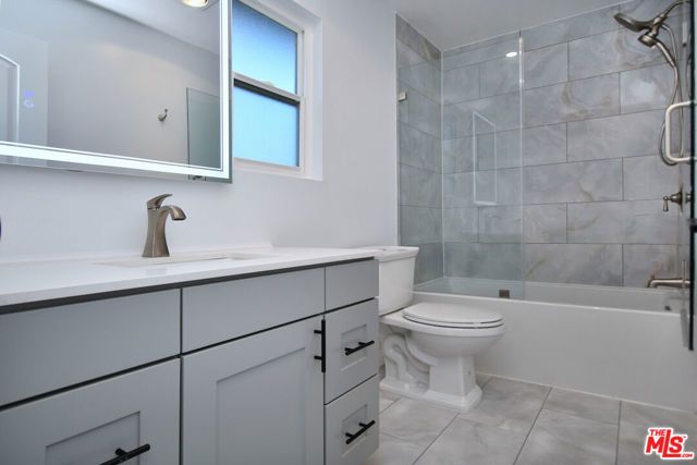 13942 Oxnard Street, Los Angeles, CA 91401