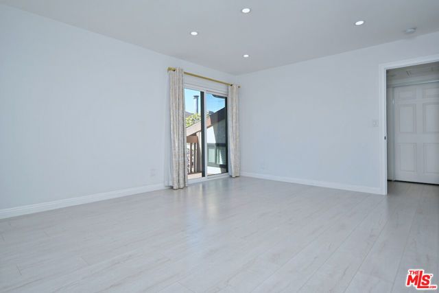 13942 Oxnard Street, Los Angeles, CA 91401