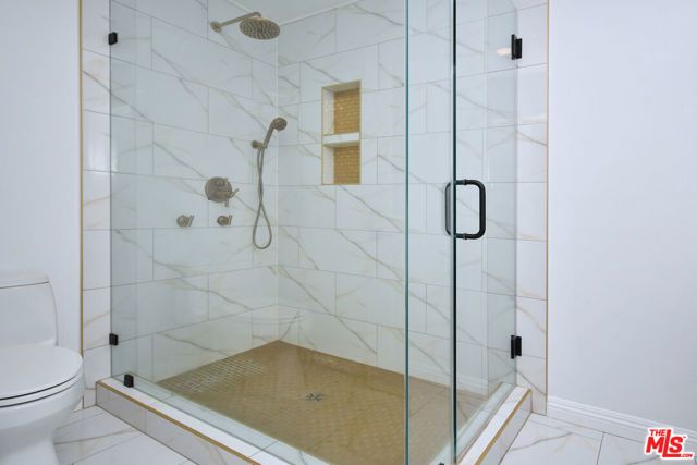 13942 Oxnard Street, Los Angeles, CA 91401