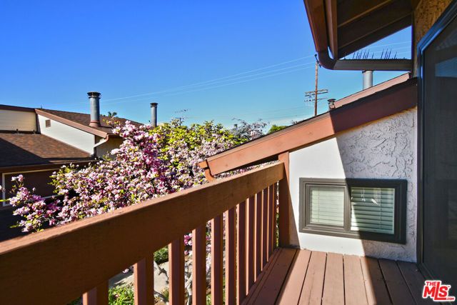 13942 Oxnard Street, Los Angeles, CA 91401