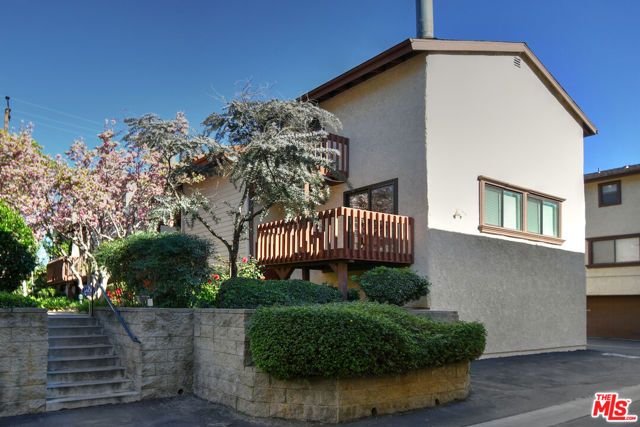 13942 Oxnard Street, Los Angeles, CA 91401