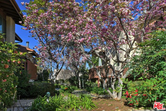 13942 Oxnard Street, Los Angeles, CA 91401