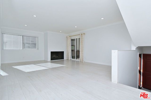 13942 Oxnard Street, Los Angeles, CA 91401