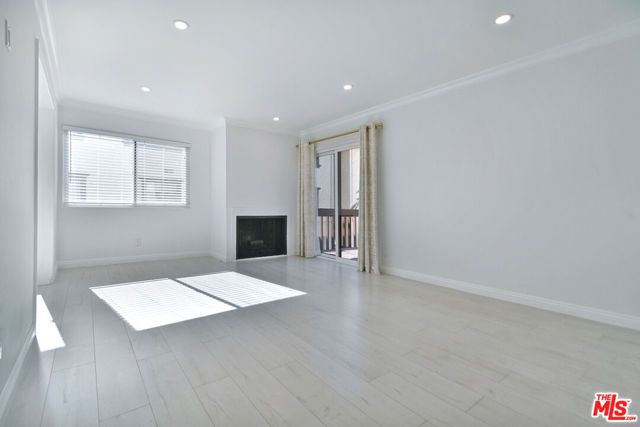 13942 Oxnard Street, Los Angeles, CA 91401