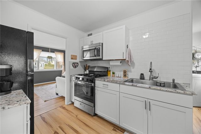 6 Fairchild Road, Gates, NY 14606