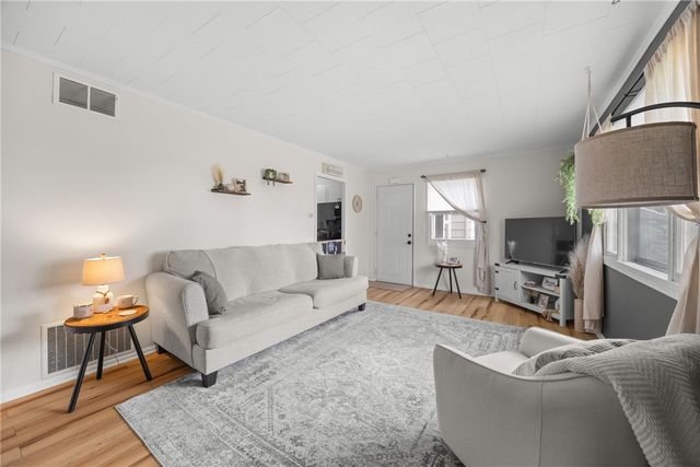 6 Fairchild Road, Gates, NY 14606