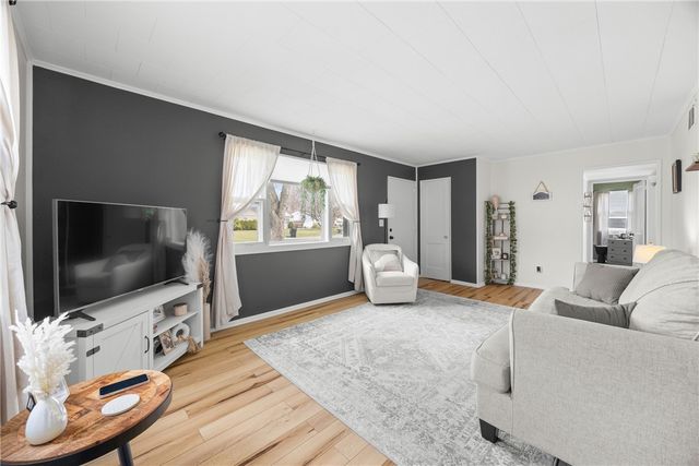 6 Fairchild Road, Gates, NY 14606