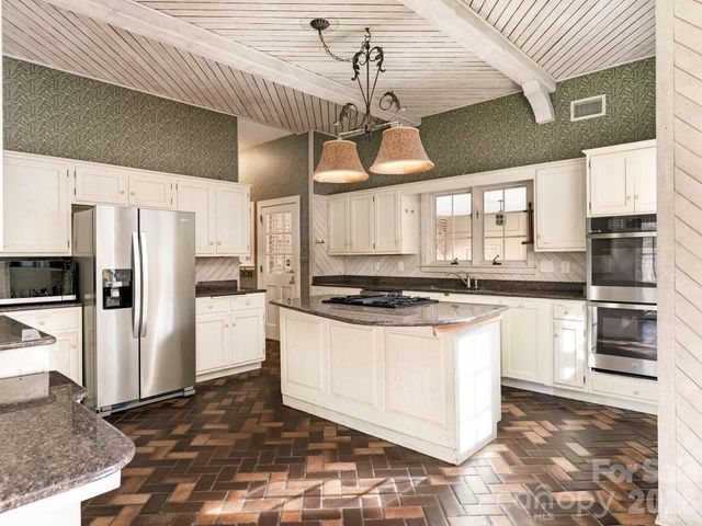 2750 Loch Lane, Charlotte, NC 28226