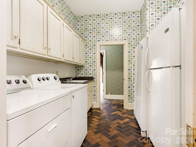 2750 Loch Lane, Charlotte, NC 28226