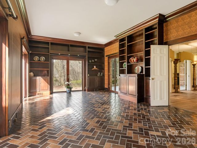 2750 Loch Lane, Charlotte, NC 28226