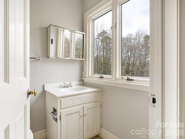 2750 Loch Lane, Charlotte, NC 28226