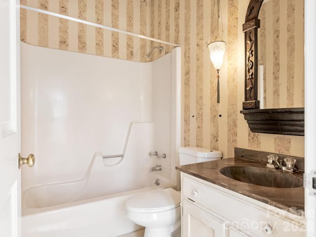 2750 Loch Lane, Charlotte, NC 28226