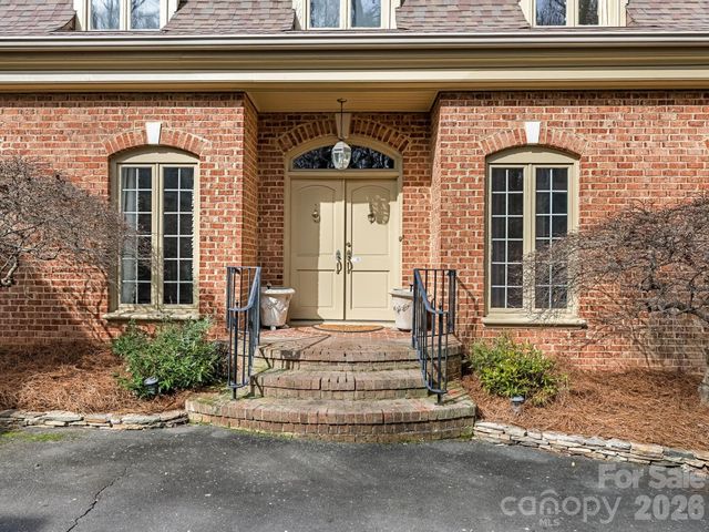 2750 Loch Lane, Charlotte, NC 28226