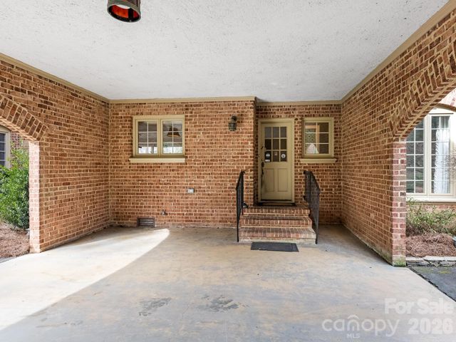 2750 Loch Lane, Charlotte, NC 28226