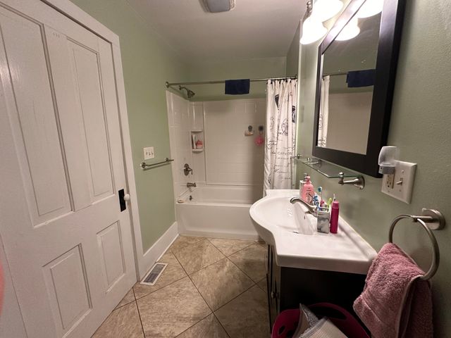221 N Hayes Street 221 N Hayes Street, Bellefontaine, OH 43311