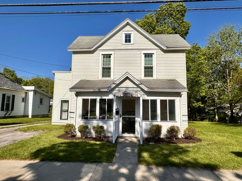 221 N Hayes Street 221 N Hayes Street, Bellefontaine, OH 43311