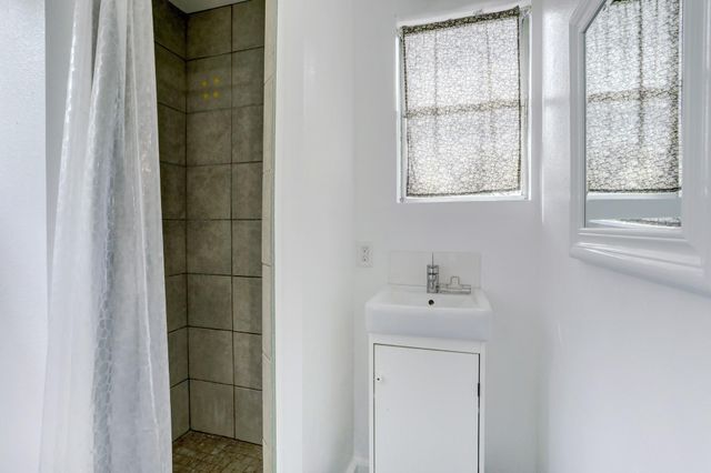 901 Newman DR B, Austin, TX 78703