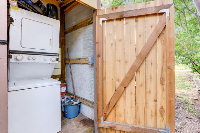 901 Newman DR B, Austin, TX 78703