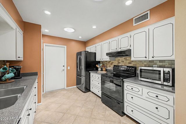 9618 W LONG HILLS Drive, Sun City, AZ 85351
