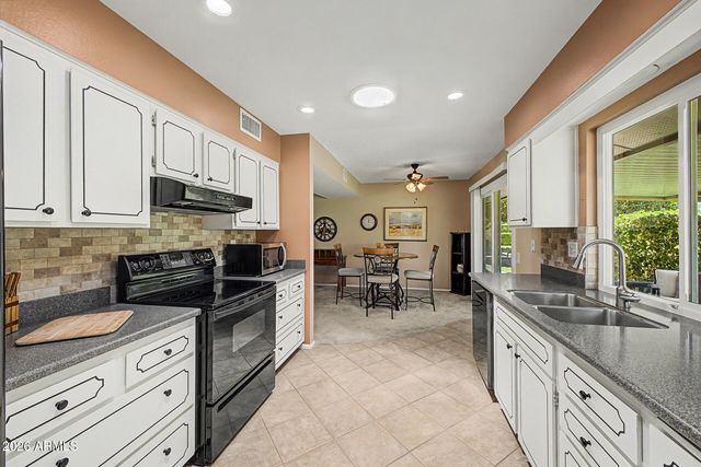 9618 W LONG HILLS Drive, Sun City, AZ 85351