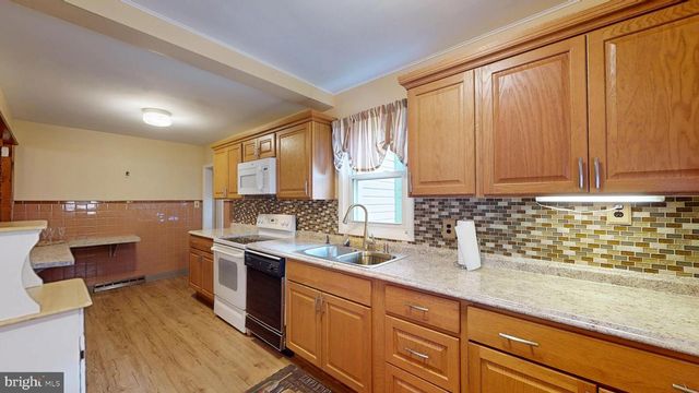 219 VANNEMAN BLVD, Paulsboro, NJ 08066