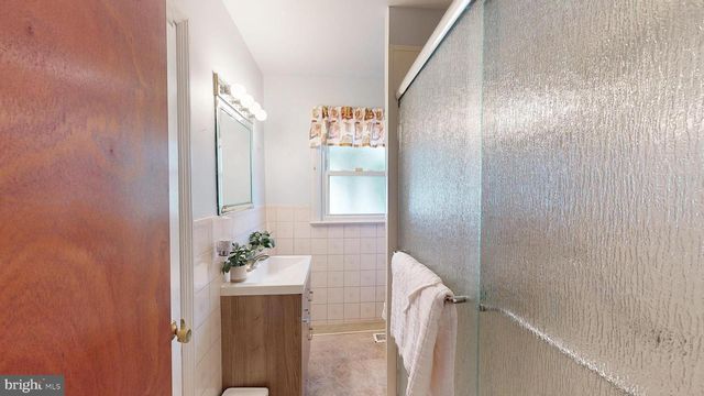 219 VANNEMAN BLVD, Paulsboro, NJ 08066